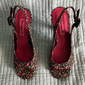 Betseyville Pump New 5.5 peep toe